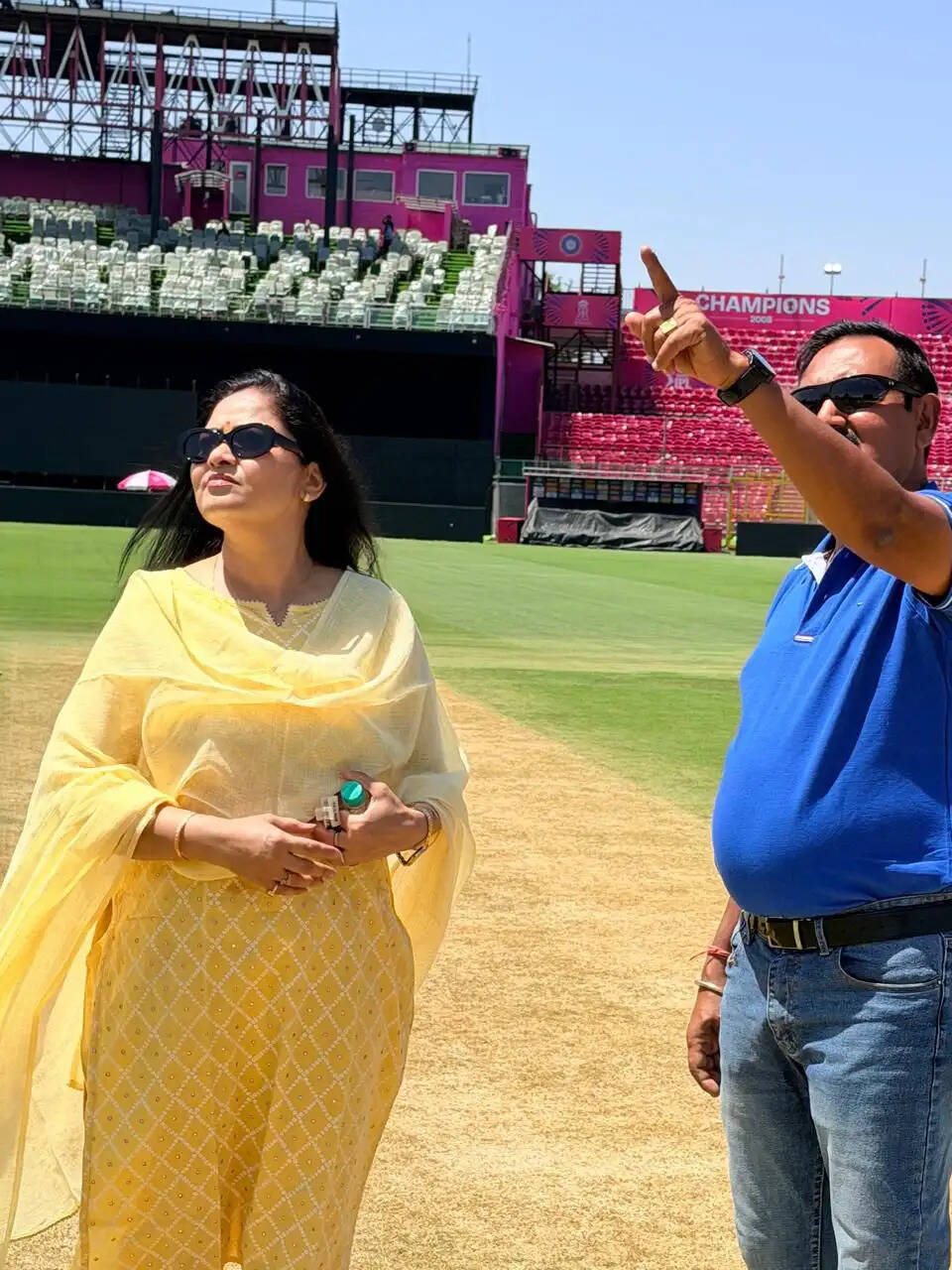 आईपीएल से पहले एसएमएस स्टेडियम के पिच और तैयारियों का लिया जायजा