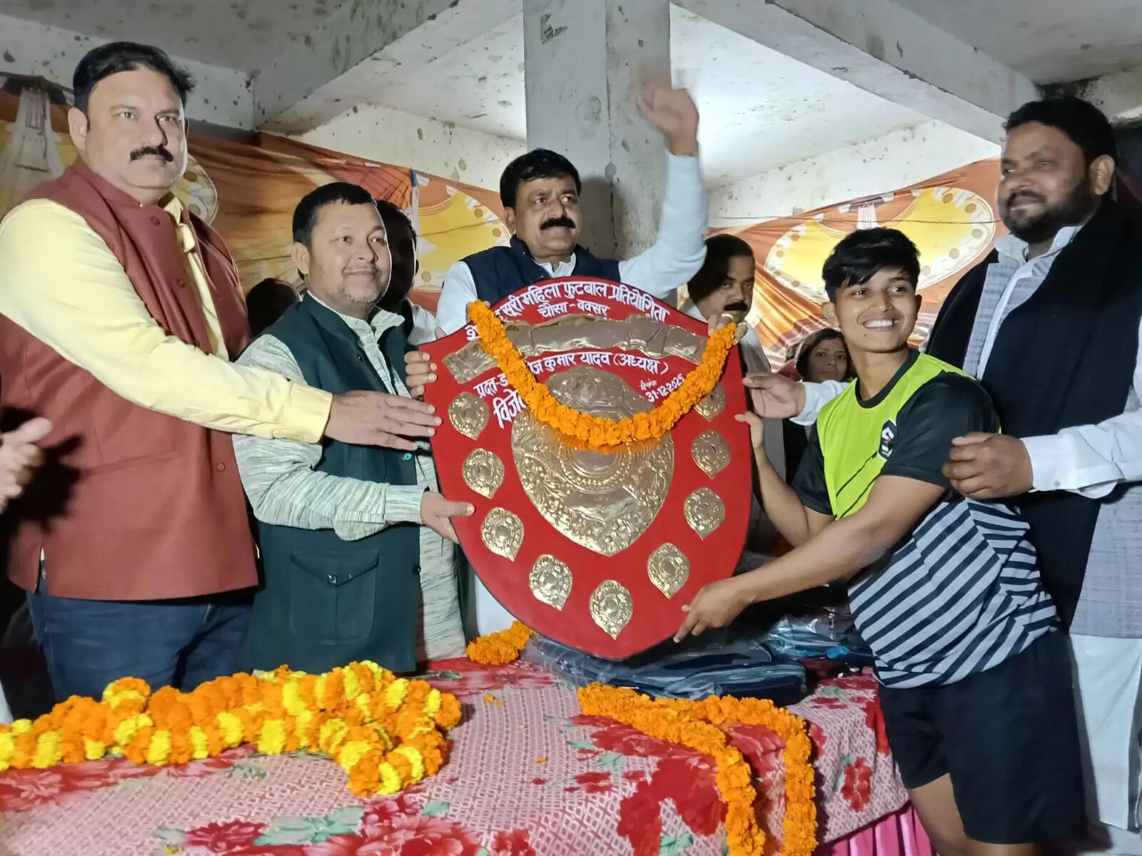 चौसा में फुटबॉल प्रतियोगिता में यूपी एकादश ने झारखंड एकादश को 1-0 से हराया