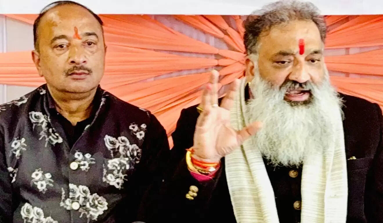 बलिदानी पवन कुमार के परिवार को एक करोड़ व नौकरी देने की मांग