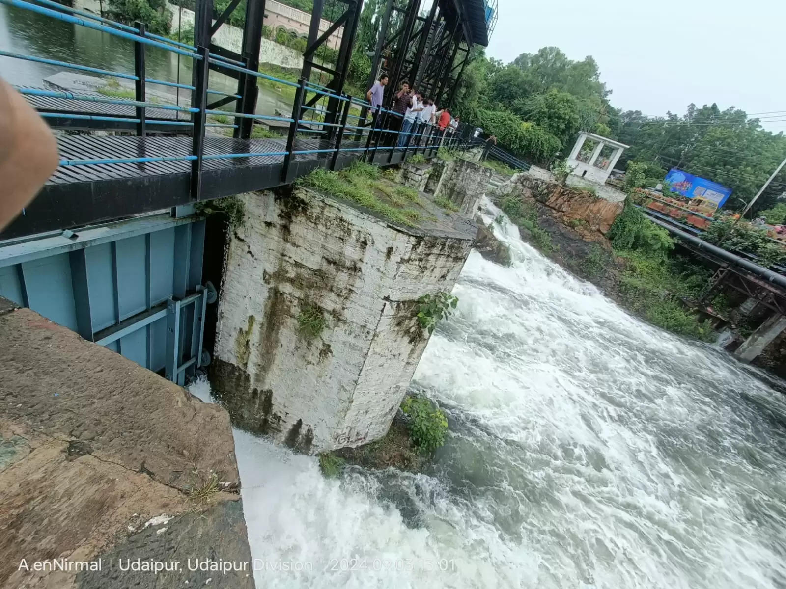 उदयपुर में सुबह-सुबह जमकर बारिश, पिछोला झील छलकी