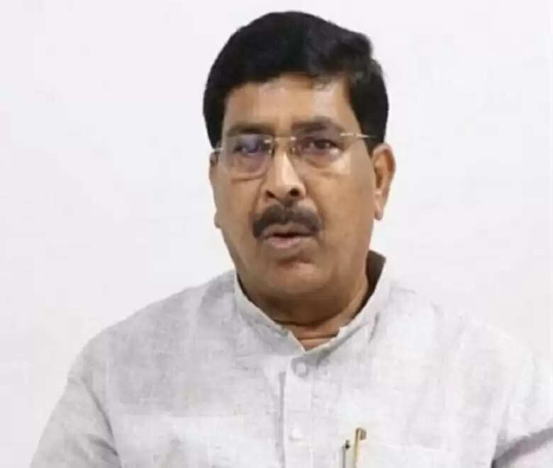 पद समाप्ति पत्र वितरित करे हेमंत सरकार : आदित्य