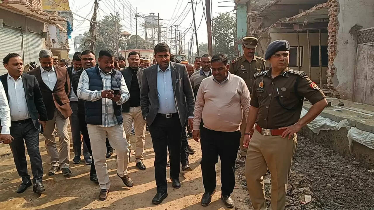 गोरखपुर की पहचान से जुड़ी महत्वपूर्ण परियोजना है विरासत गलियारा : डीएम