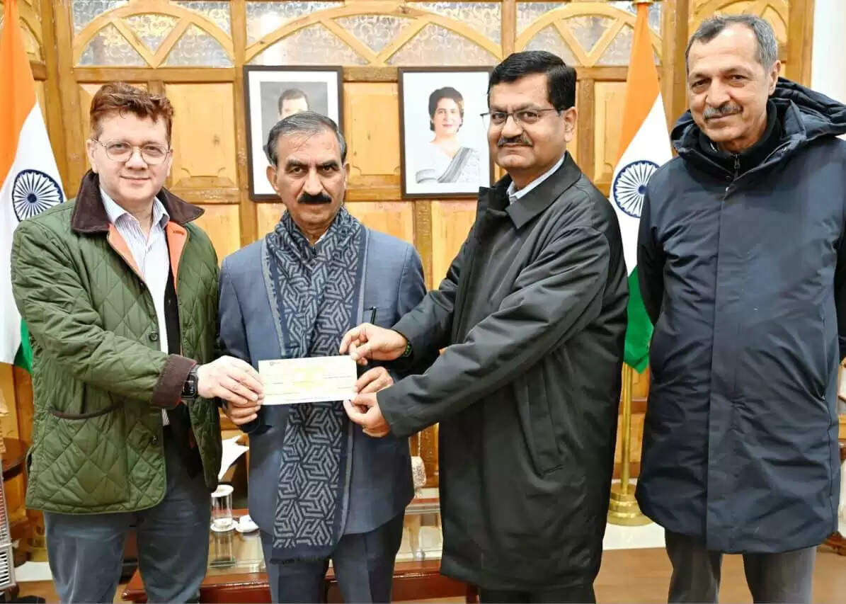 सुप्रीम आउटफिट ने आपदा पीड़ितों के लिए सीएम राहत कोष में दिए 10 लाख रुपये