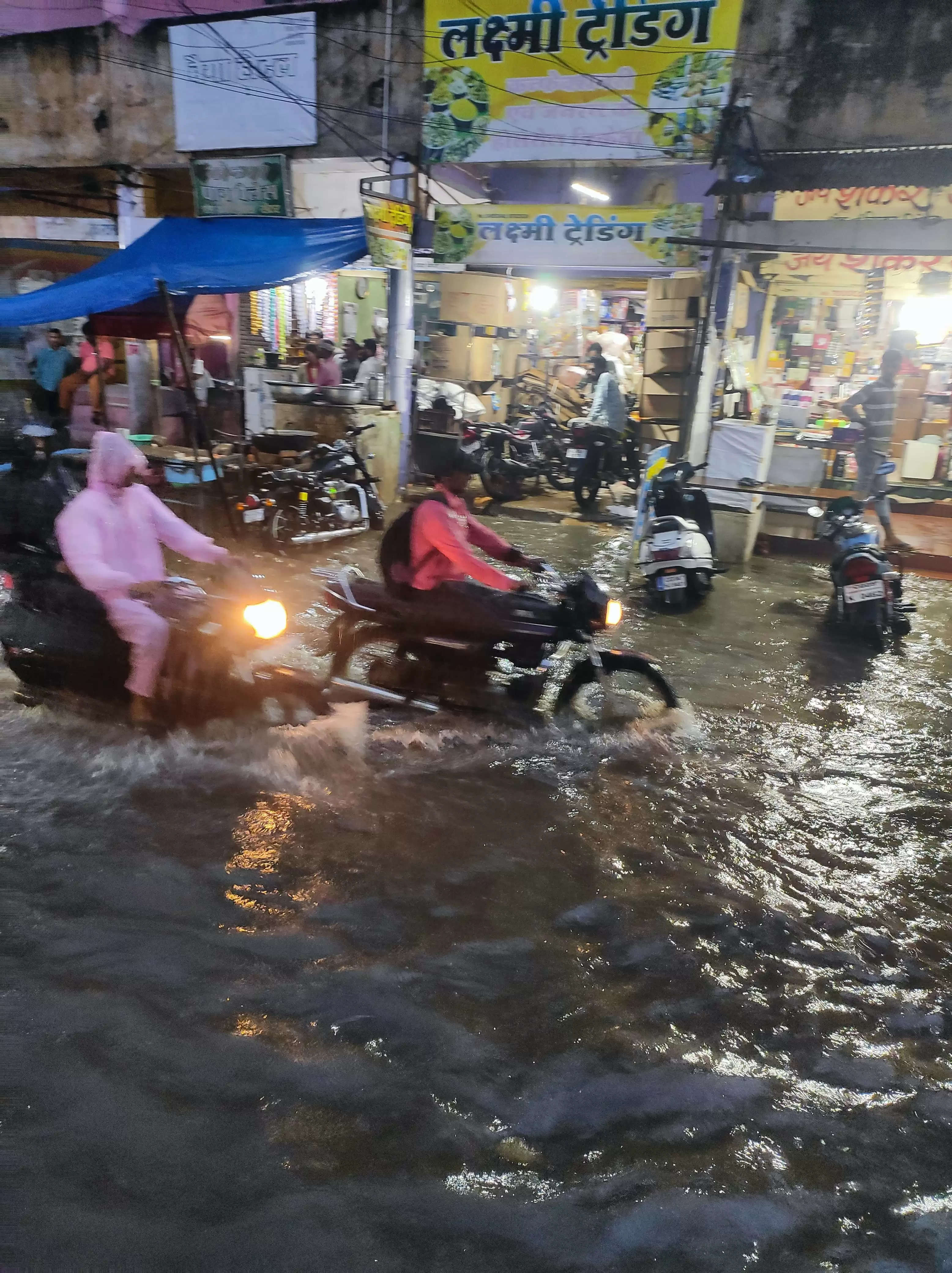 तेज वर्षा से धमतरी शहर हुआ तरबतर