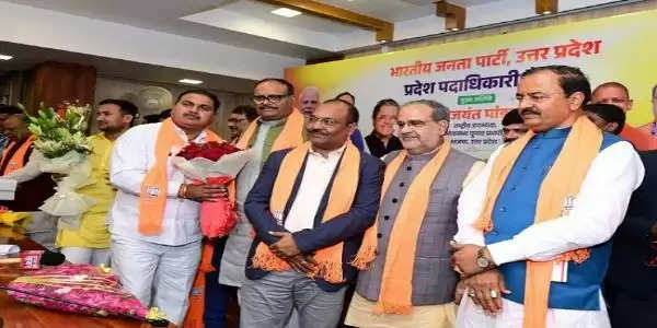 सपा के पांच और बसपा के दो पूर्व विधायक भाजपा में शामिल