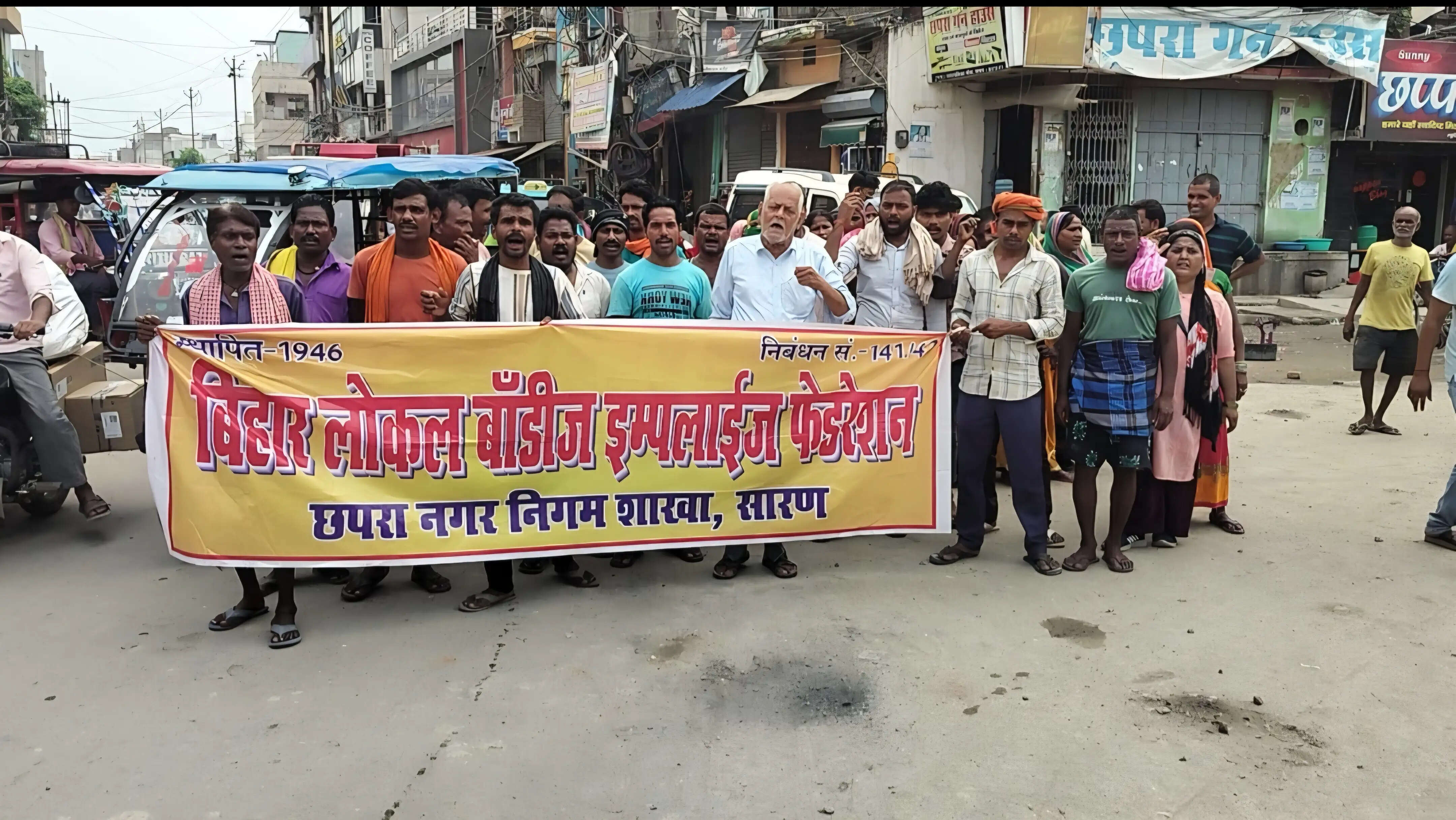 छपरा में छठे दिन भी सफाईकर्मियों की हड़ताल जारी महामारी का खतरा बढ़ा