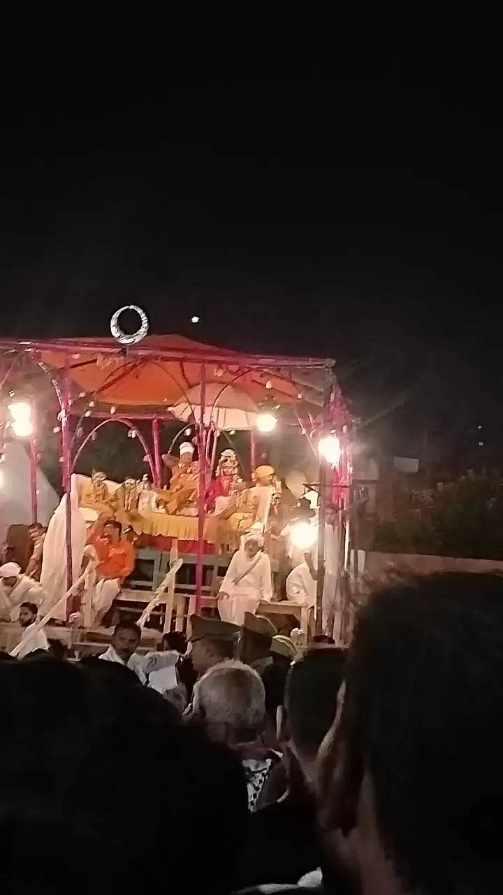 महताबी रोशनी में रामनगर की विश्व प्रसिद्ध भोर आरती देख श्रद्धालु आह्लादित