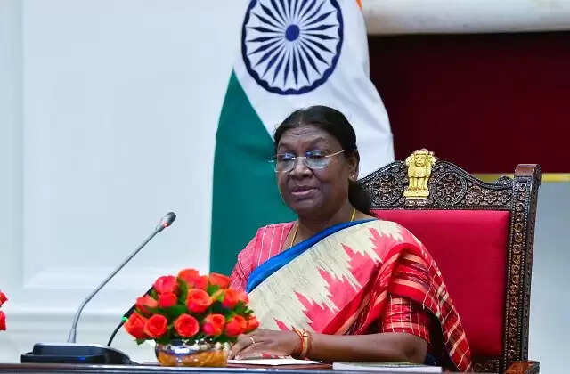 युवा ईमानदारी और पारदर्शिता से विकसित भारत की ओर बढ़ेंः राष्ट्रपति