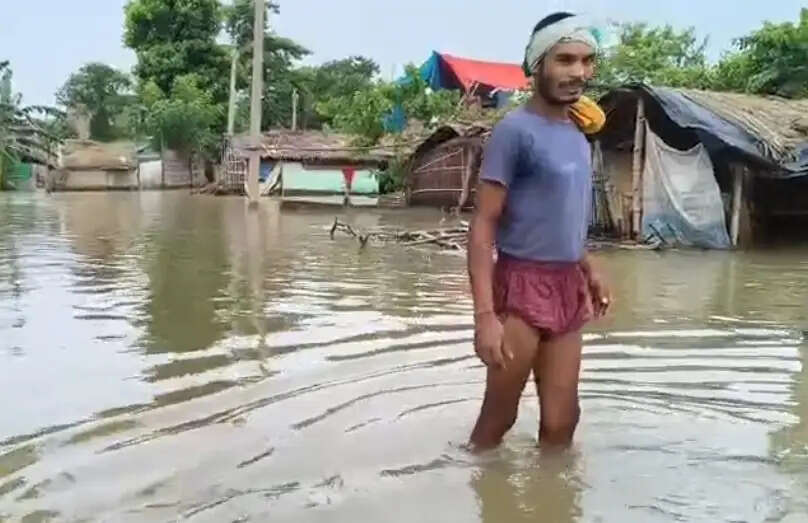 अकबरनगर में गंगा का रौद्र रूप, कई गांवों में घुसा पानी, एनएच-80 पर मंडराया खतरा