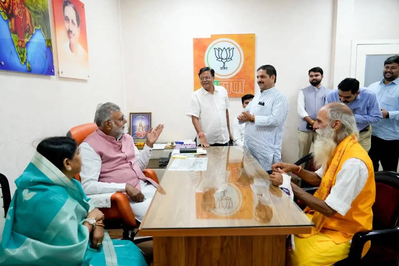 भाजपा प्रदेश कार्यालय में कैबिनेट मंत्री प्रहलाद पटेल और मंत्री राधा सिंह ने सुनी जनसमस्याएं