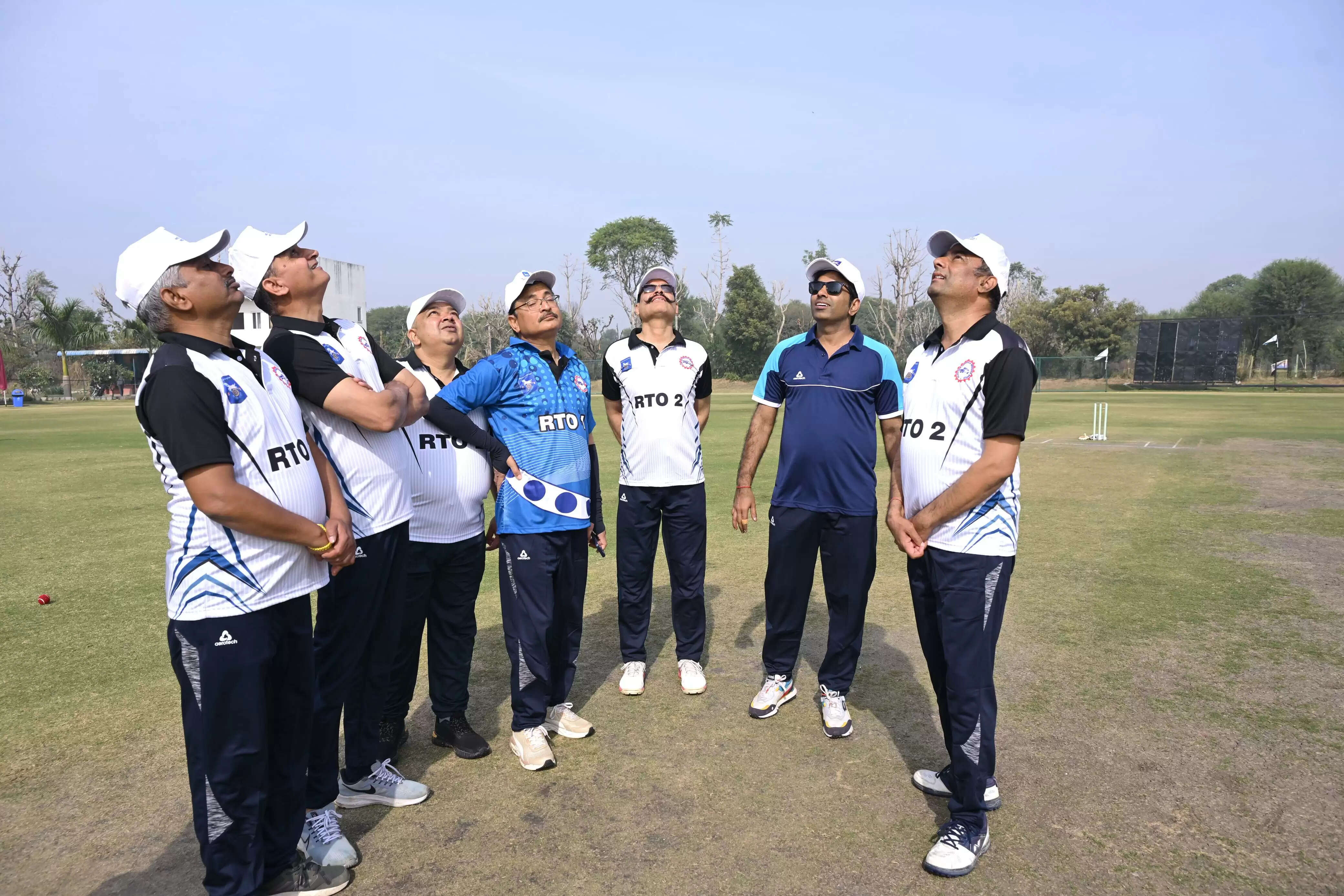 परिवहन निरीक्षकों का मैत्री क्रिकेट मैच: खेल के जरिए दिया सड़क सुरक्षा का संदेश