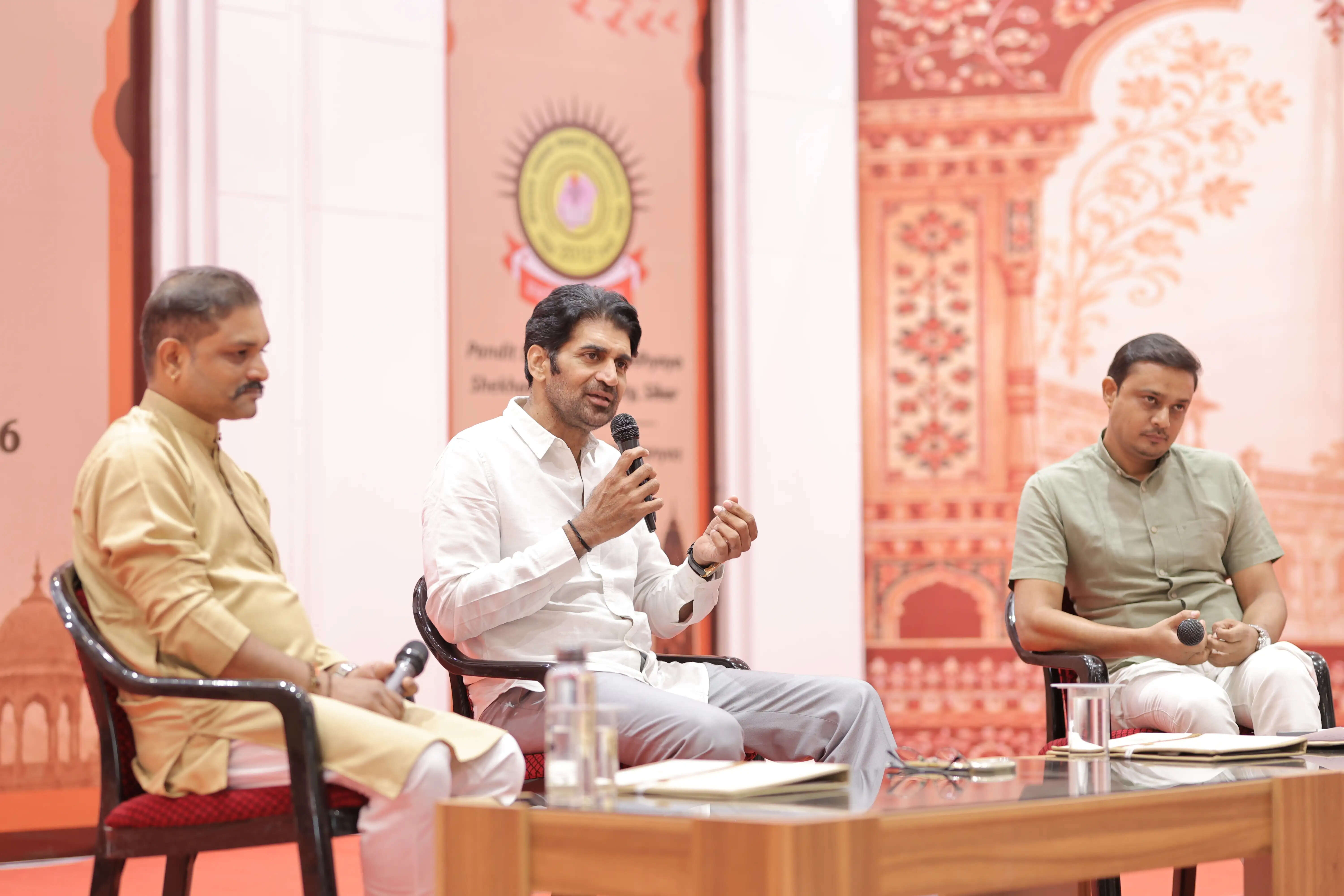 शेखावाटी साहित्य संगम में इतिहास, तकनीक और लोकसंस्कृति का संगम, 200 से अधिक प्रतिभागियों ने बिखेरे लोककला के रंग