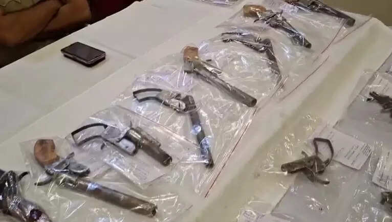 मुर्शिदाबाद के डोमकल में अवैध हथियार फैक्ट्री का भंडाफोड़, एक गिरफ्तार, 40 हजार के जाली नोट भी बरामद