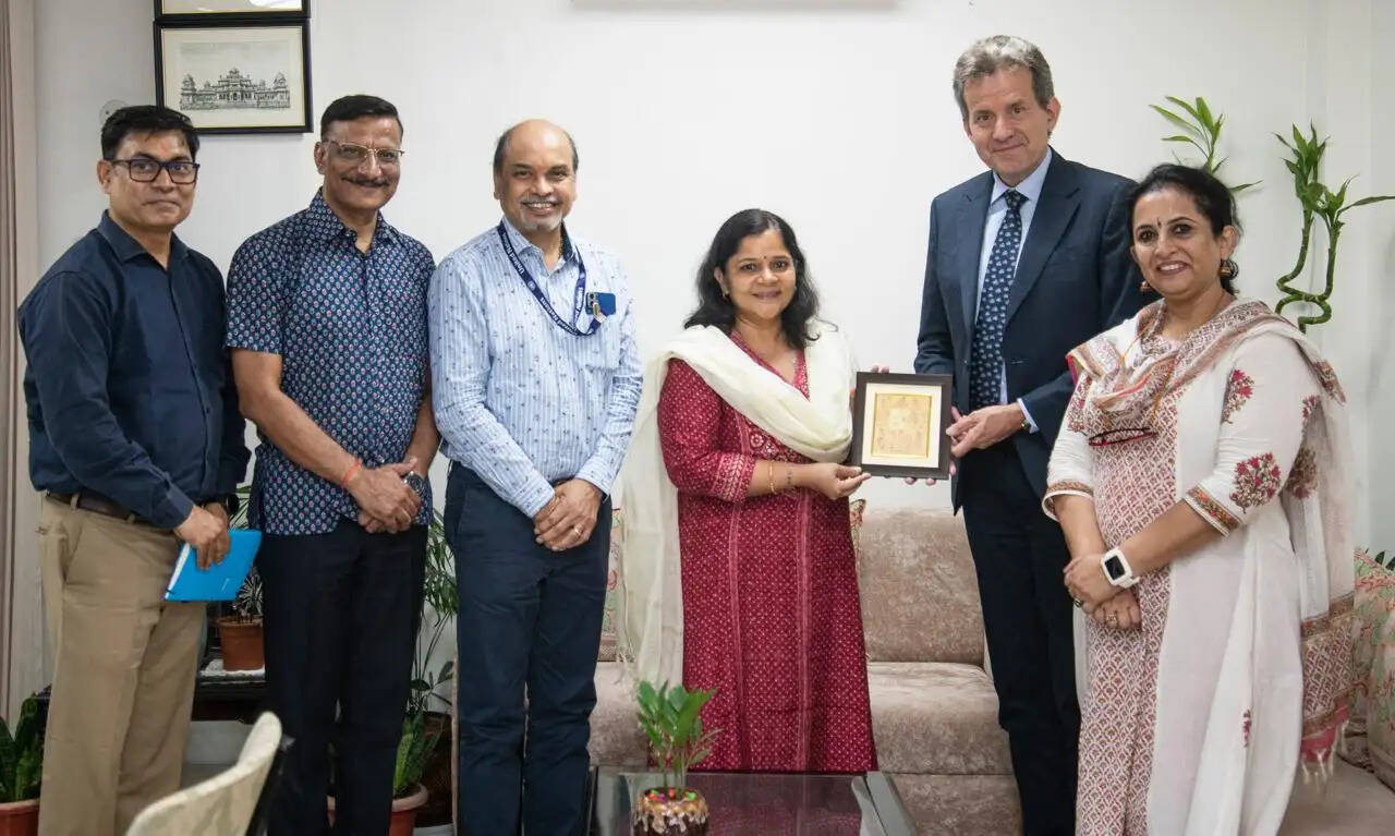 यूनिसेफ़ और राज्य सरकार की साझेदारी से नवाचार एवं साक्ष्य आधारित समाधानों को बड़े स्तर पर लागू करने पर चर्चा