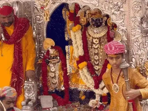 जय जगन्नाथ के जयघोष से गुंजायमान हुआ उदयपुर, रजत रथ पर नगर भ्रमण को निकले प्रभु
