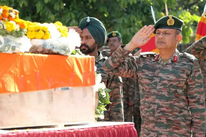 उधमपुर में आतंकवादियों से लड़ते हुए अपनी जान कुर्बान करने वाले पैराट्रूपर को सेना, सीआरपीएफ, बीएसएफ ने दी श्रद्धांजलि
