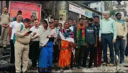 मजदूर दिवस पर श्रमिकों को दी डाक विभाग की योजनाओं की जानकारी