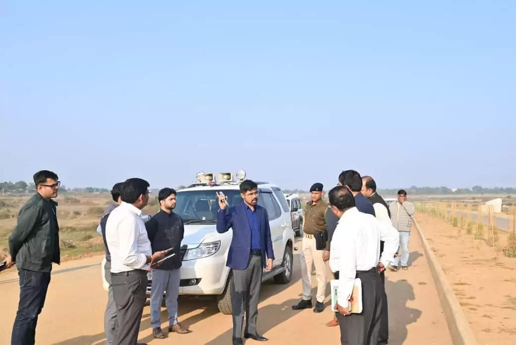 देवघर–बासुकीनाथ फोरलेन निर्माण कार्यों का उपायुक्त ने किया निरीक्षण