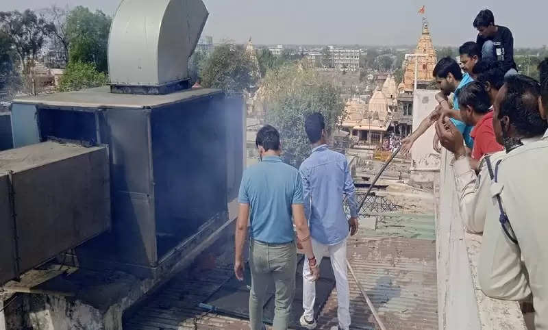 उज्जैनः महाकाल मंदिर के सामने रेस्टोरेंट में आग लगी