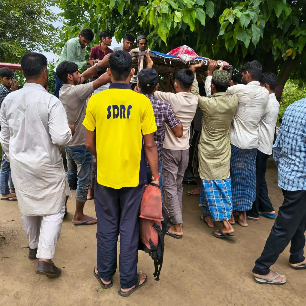 कोल्हू नदी के तेज बहाव में मां-बेटी बही, दोनों के शव बरामद