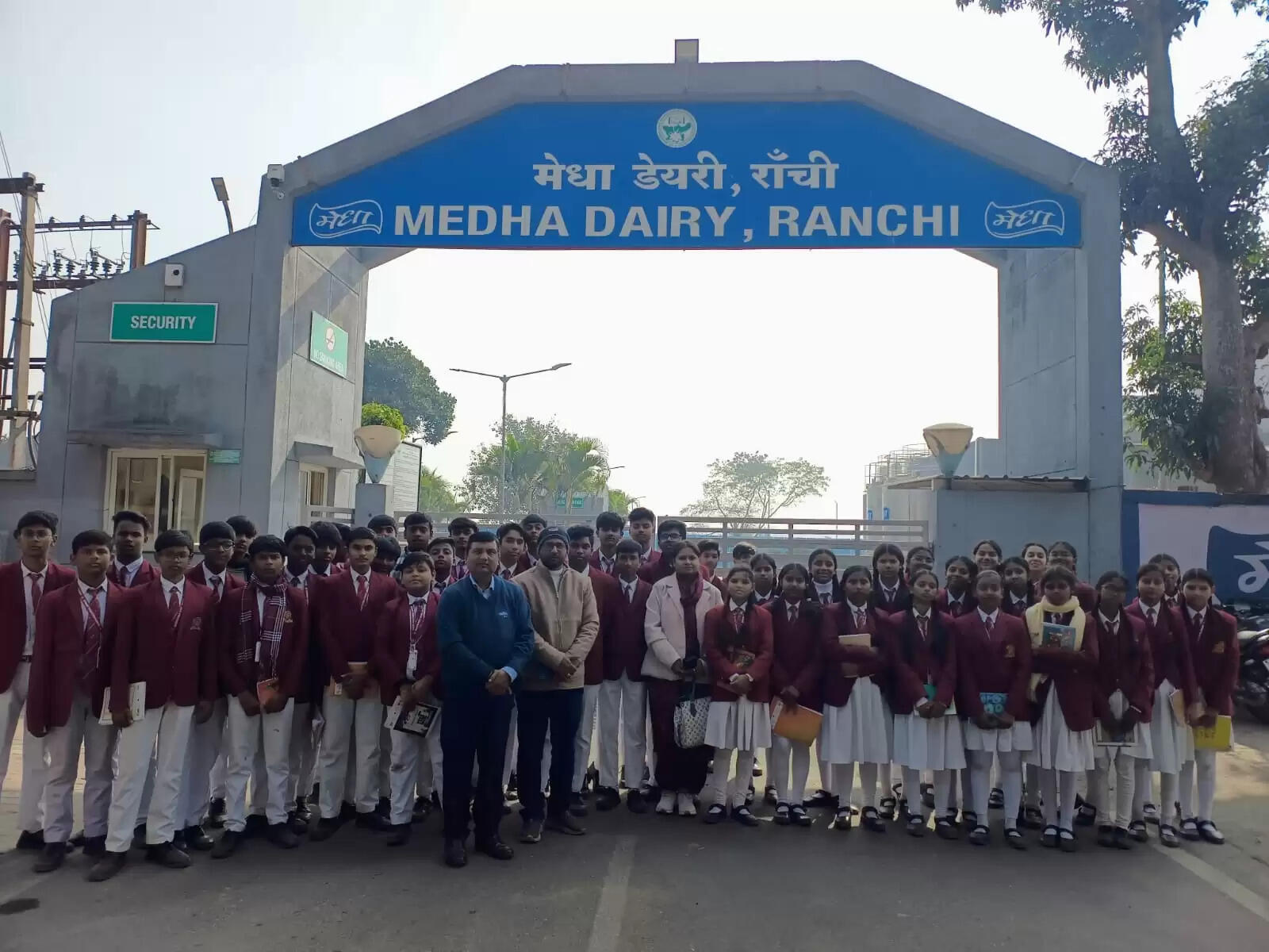 स्कूली छात्रों ने किया मेधा प्लांट का शैक्षणिक भ्रमण