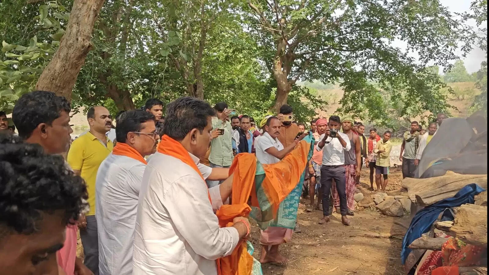 मृतकों के अंत्येष्टि कार्यक्रम में शामिल हुए उप मुख्यमंत्री विजय शर्मा