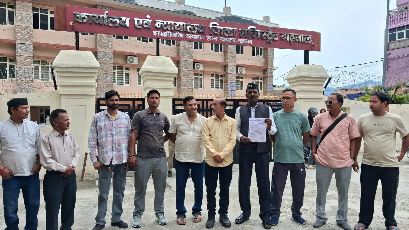गुलदार के हमलों से सुरक्षा की मांग को लेकर यूकेडी का प्रदर्शन