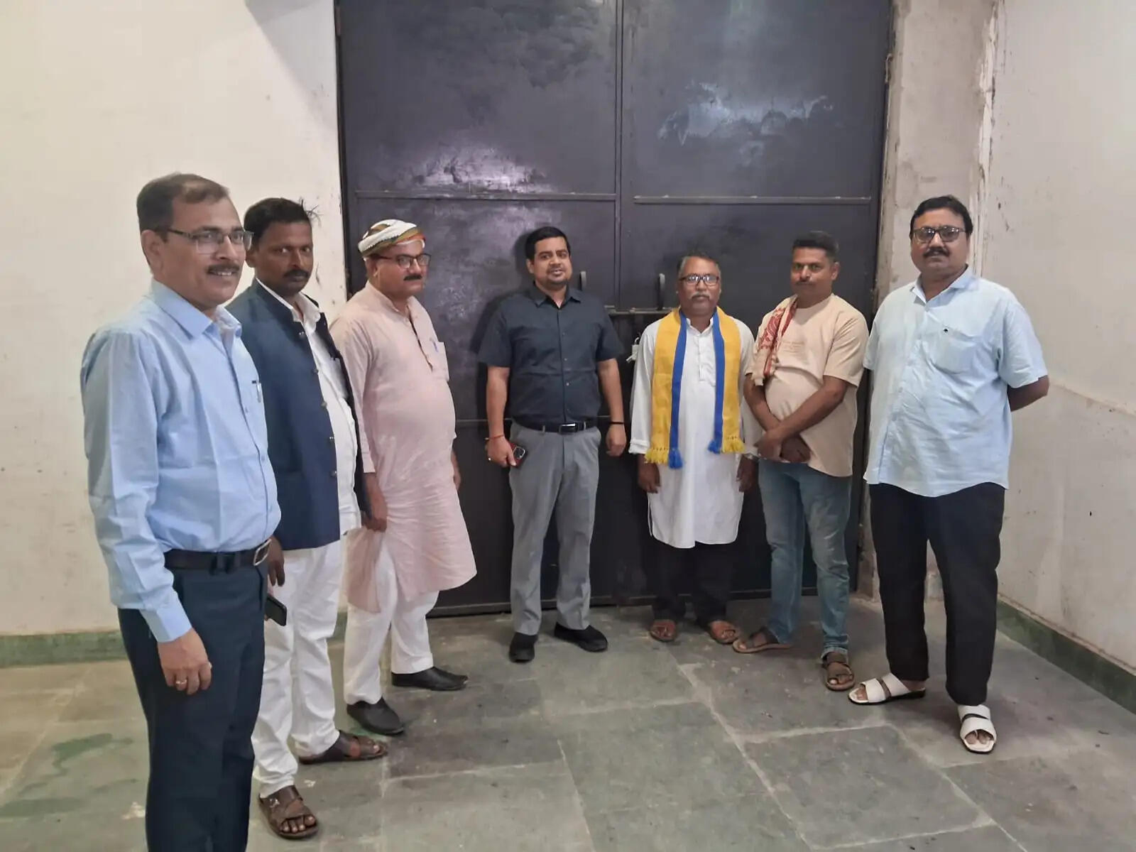 ईवीएम-वीवीपैट वेयर हाउस का डीएम ने किया निरीक्षण, मतदाता सूची से छूटे नाम जोड़ने के लिए चलेगा अभियान