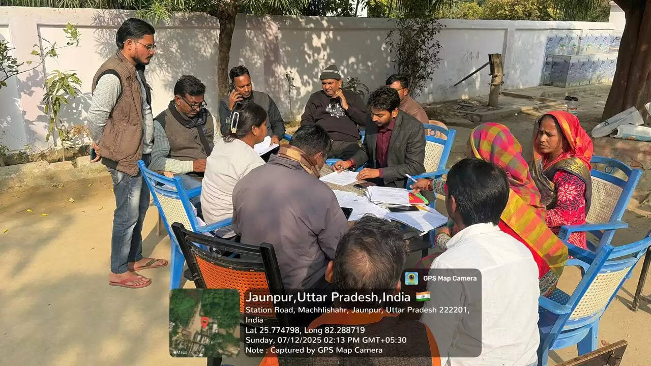 अब तक लगभग 80 प्रतिशत प्रपत्रों का डिजिटाइजेशन पूरा : जिलाधिकारी