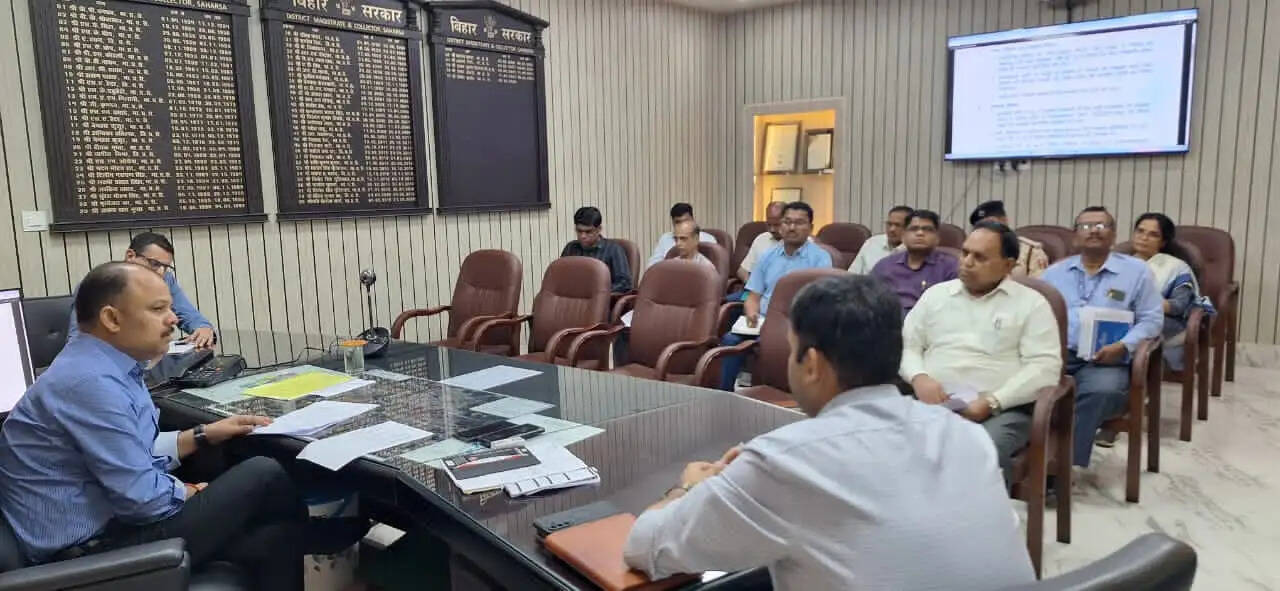 गैस सिलेंडर की होम डिलीवरी उपलब्ध कराना प्रशासन की सर्वोच्च प्राथमिकता : डीएम