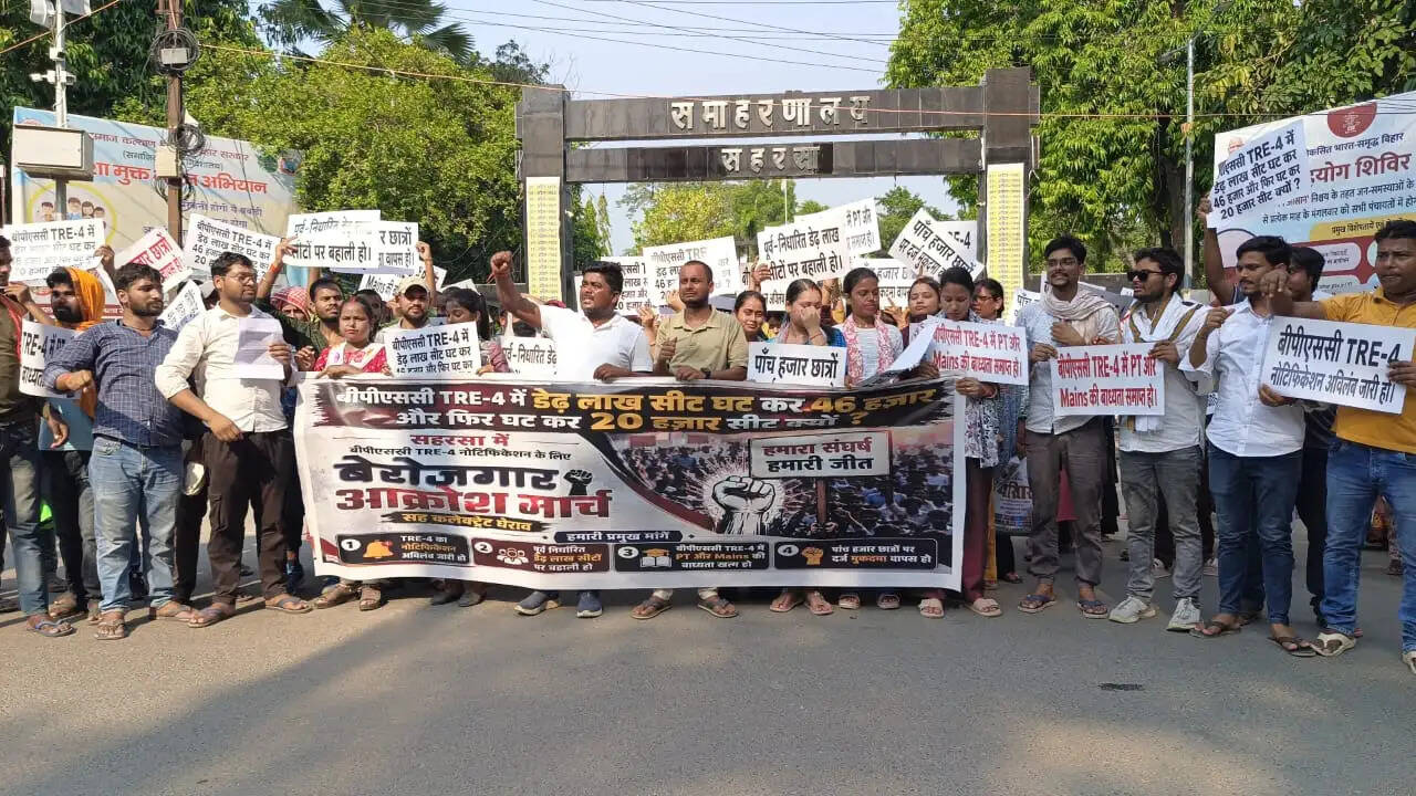 टीआरई 4 अभ्यर्थियों द्वारा आक्रोश मार्च के साथ समाहरणालय घेराव कार्यक्रम आयोजित