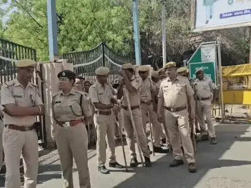 विधायक रविंद्र सिंह भाटी ने खुद पर छिड़का पेट्रोल