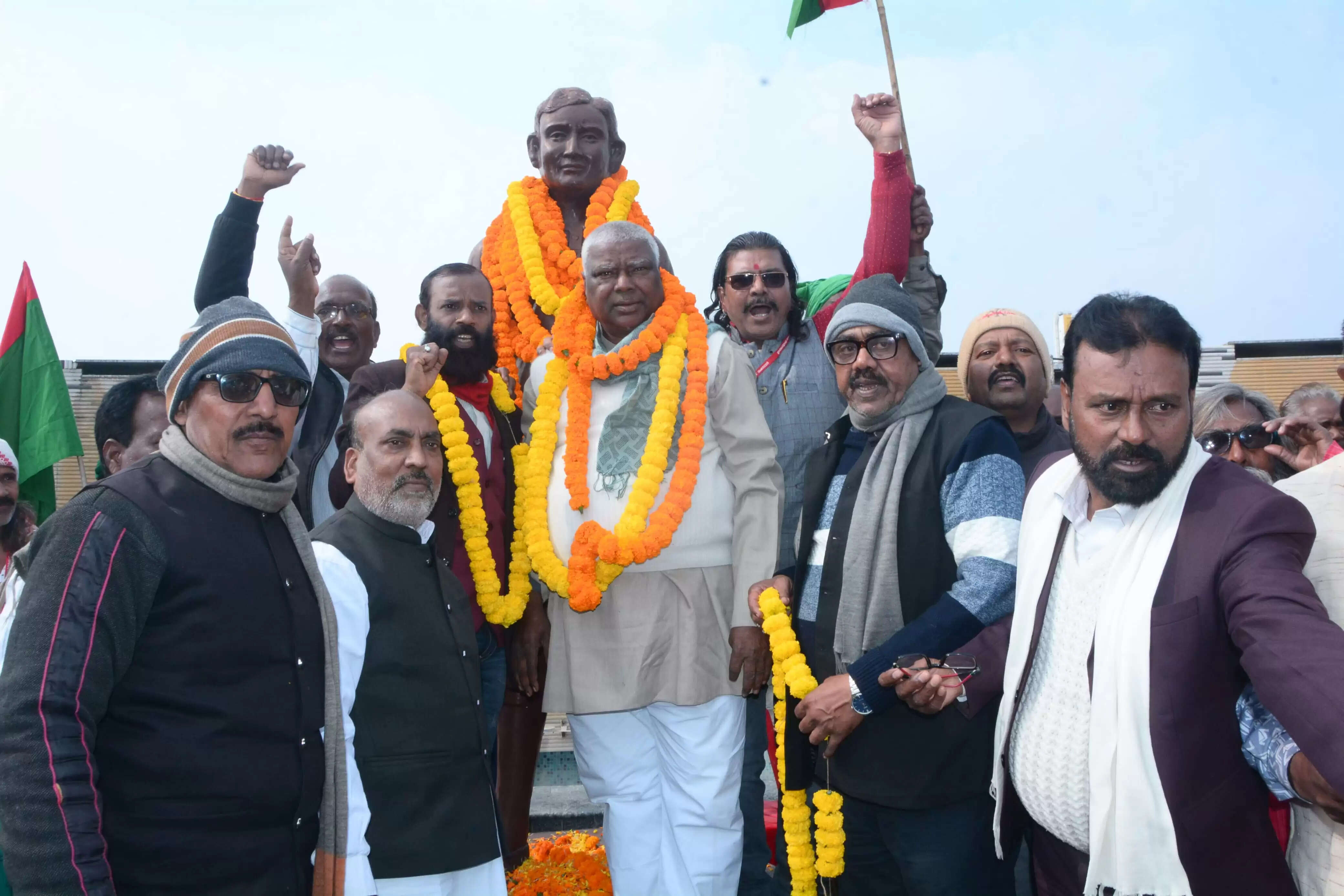 झारखंड आंदोलनकारी संघर्ष मोर्चा ने निकाली मुख्यमंत्री आभार यात्रा, जयपाल सिंह मुंडा व सावित्रीबाई फुले को दी श्रद्धांजलि