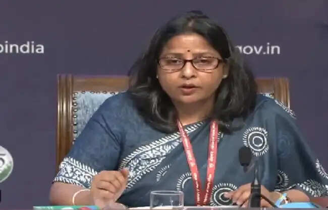 देश में तेल की कीमतें स्थिर, सरकार ने दिया पर्याप्त आपूर्ति का भरोसा