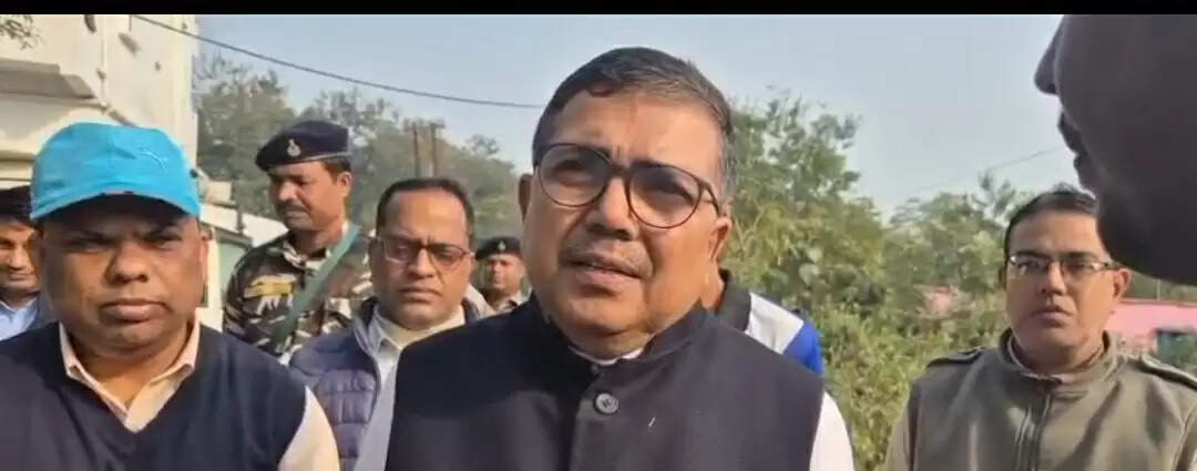 उपायुक्त ने किया लाइब्रेरी और भवनों का निरीक्षण