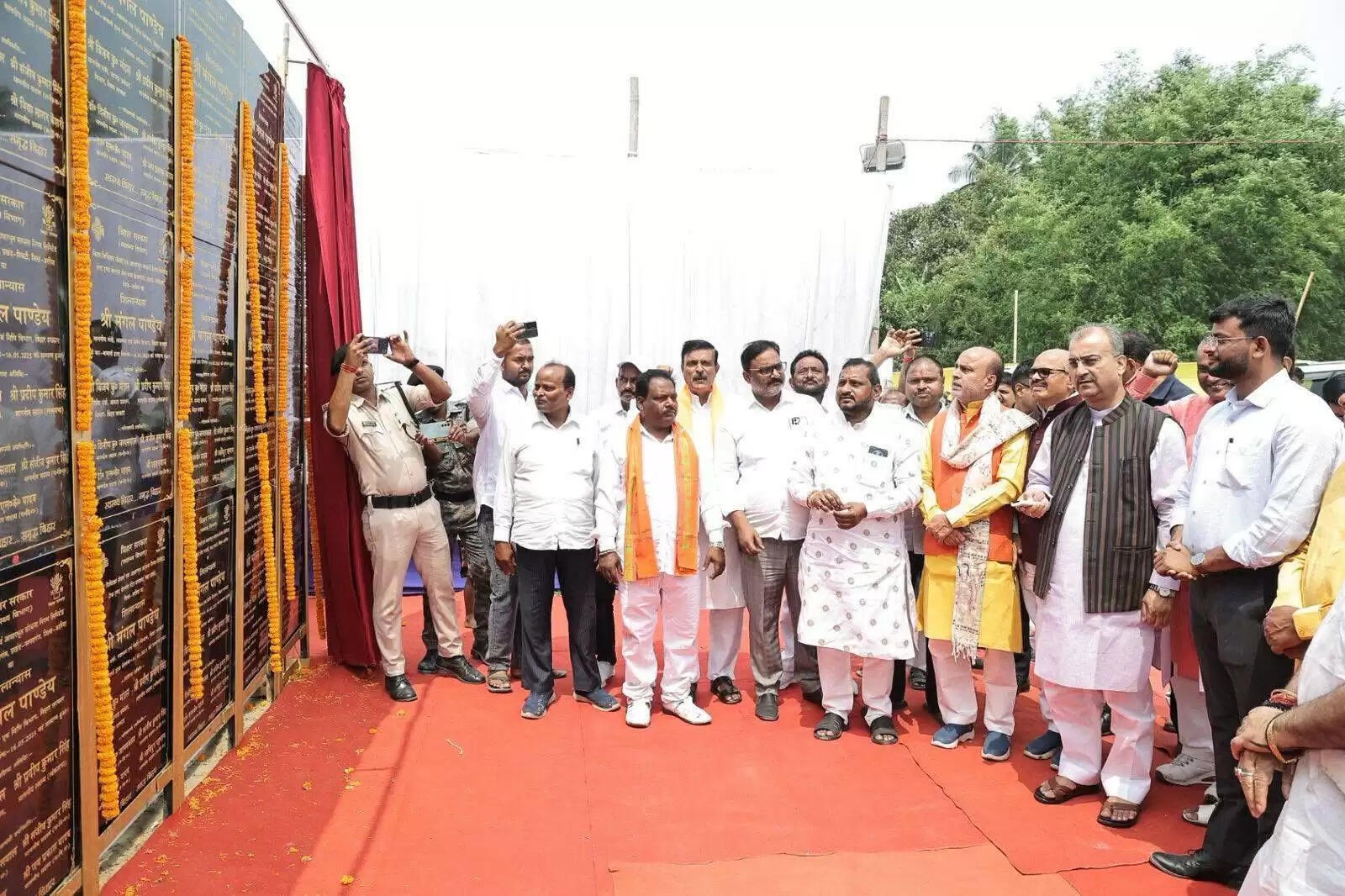 स्वास्थ्य मंत्री मंगल पांडेय ने हेल्थ एंड वेलनेस सेंटर का किया उद्घाटन