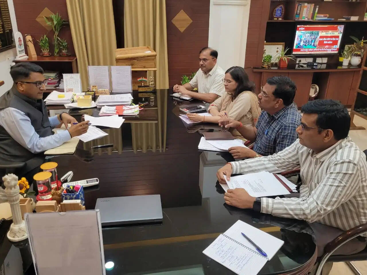 गर्मी के मद्देनजर समन्वय और सतर्कता से कार्य करें जलदाय-विद्युत निगम के अधिकारी