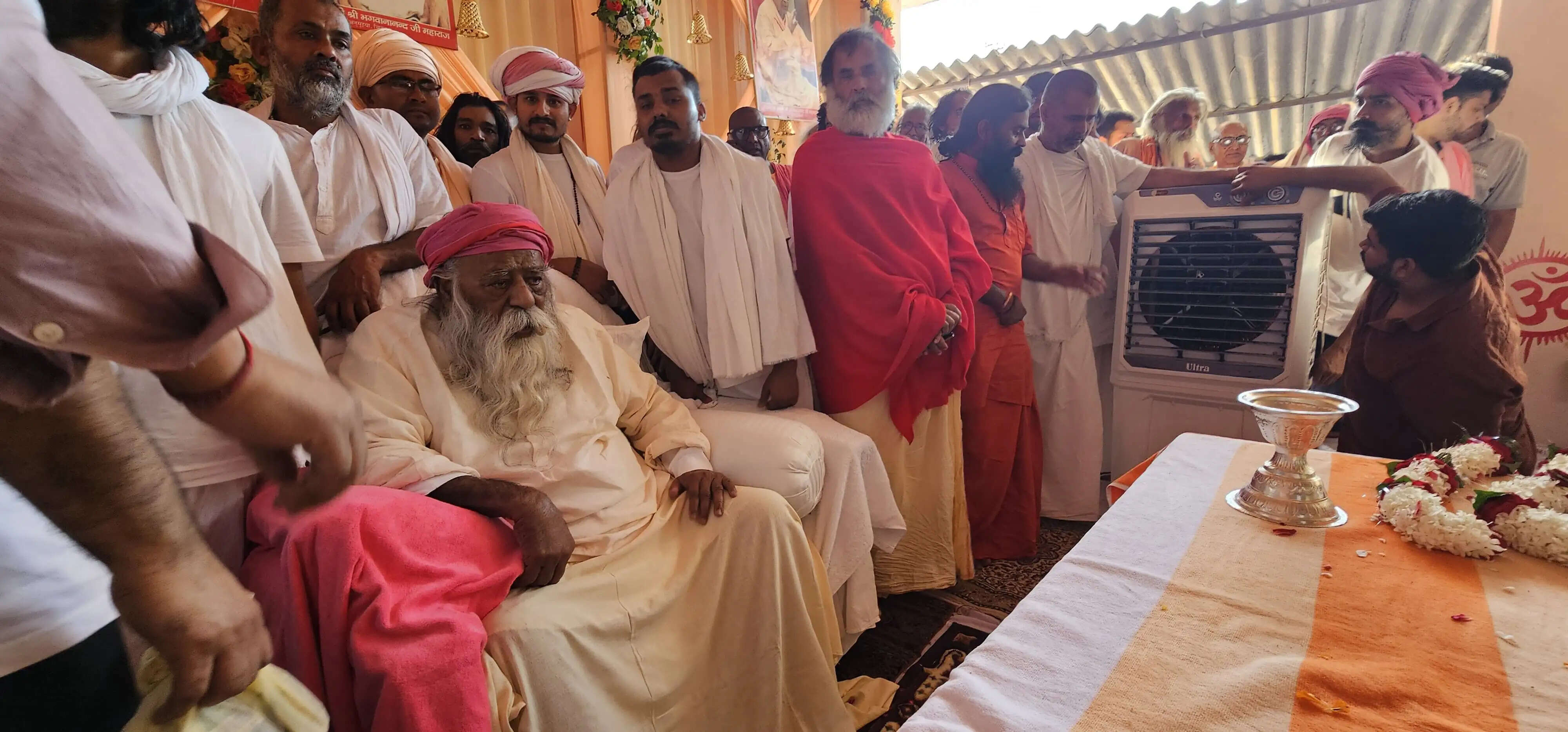 स्वामी अड़गड़ानंद के आगमन से जगतानंद आश्रम में उमड़ा जनसैलाब