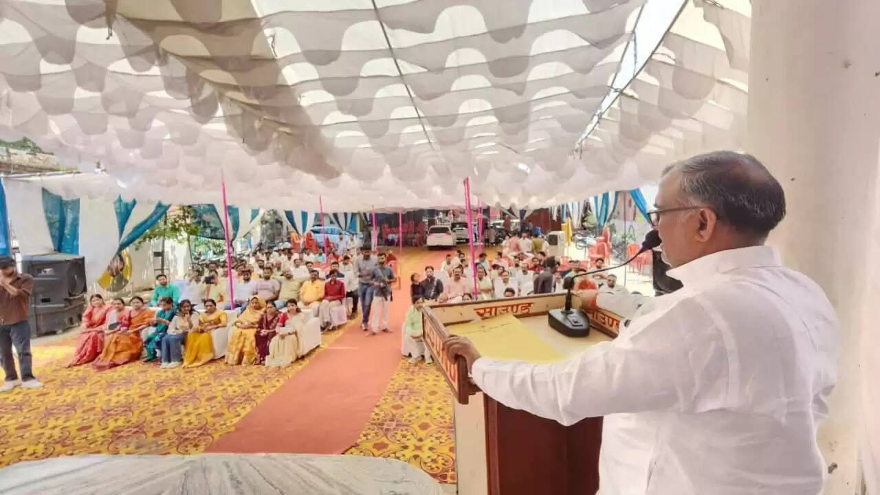 जौनपुर नगर पालिका में मनोनीत सभासदों का शपथ ग्रहण, मंत्री गिरीश चंद्र यादव ने दिए विकास के निर्देश