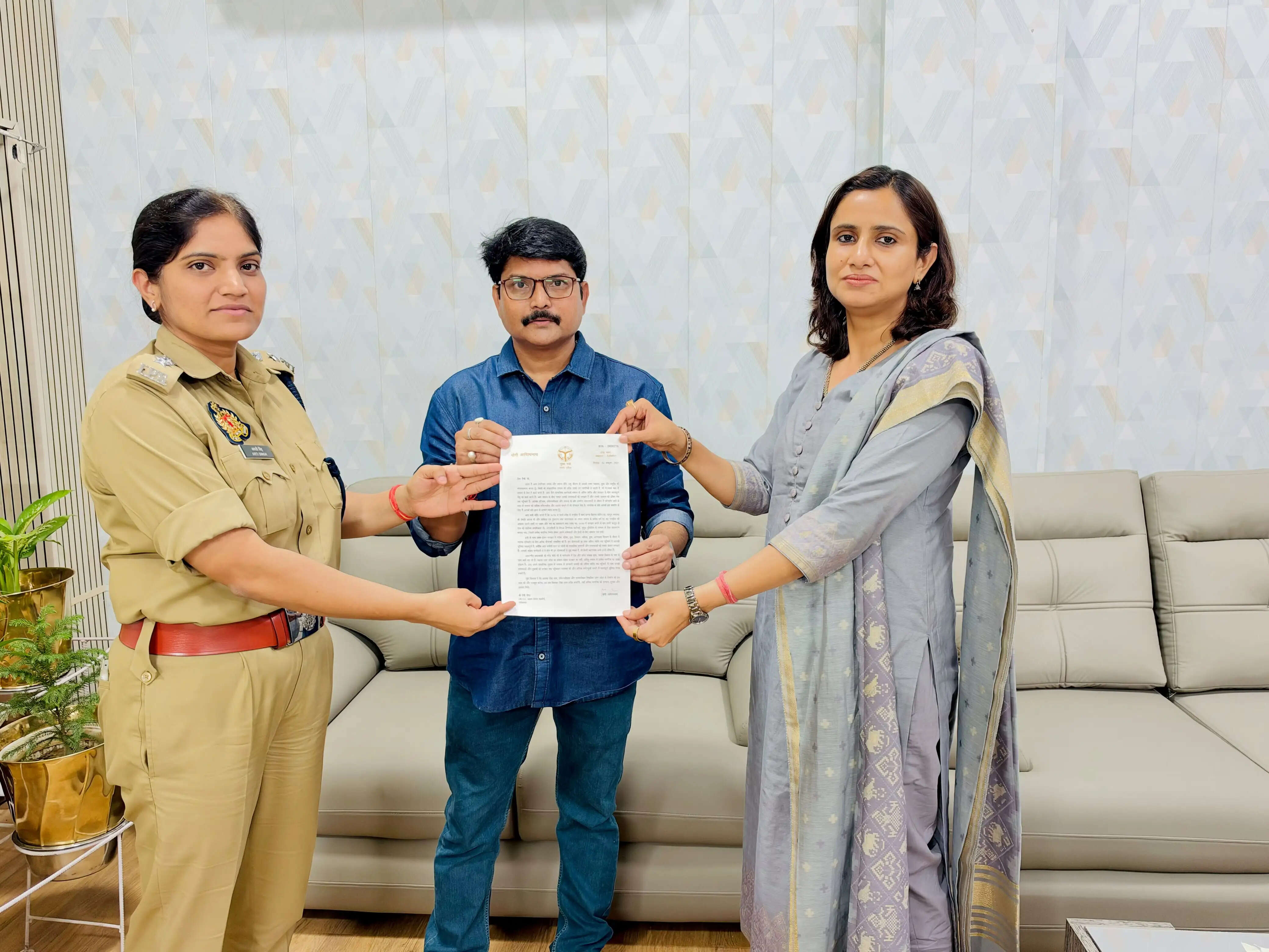 मुख्यमंत्री ने पत्रकार ऋषि सेंगर को किया सम्मानित