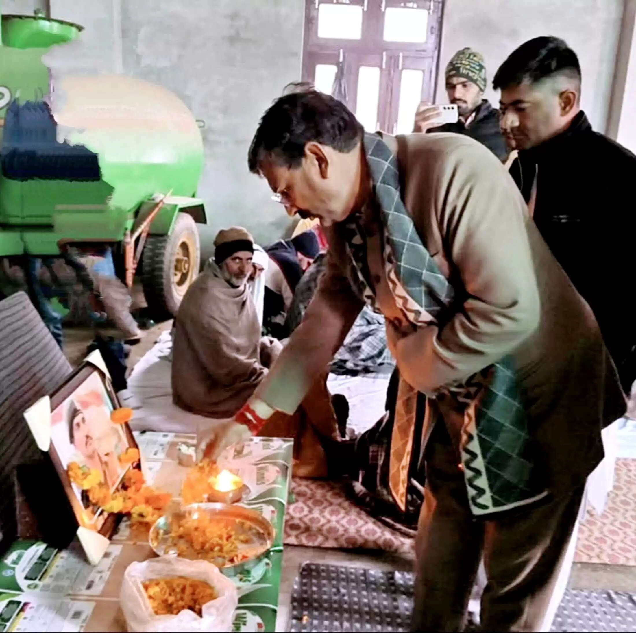 जींद : कैबिनेट मंत्री ने बलिदानी मनीष को किया नमन