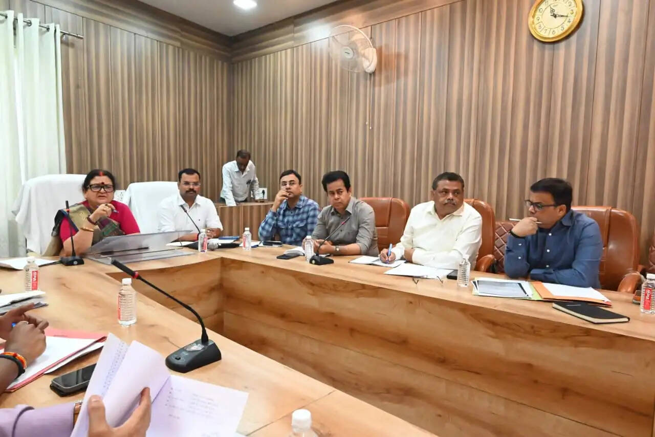 त्योहारों पर साफ-सफाई और व्यवस्थाएं दुरुस्त रखने के निर्देश