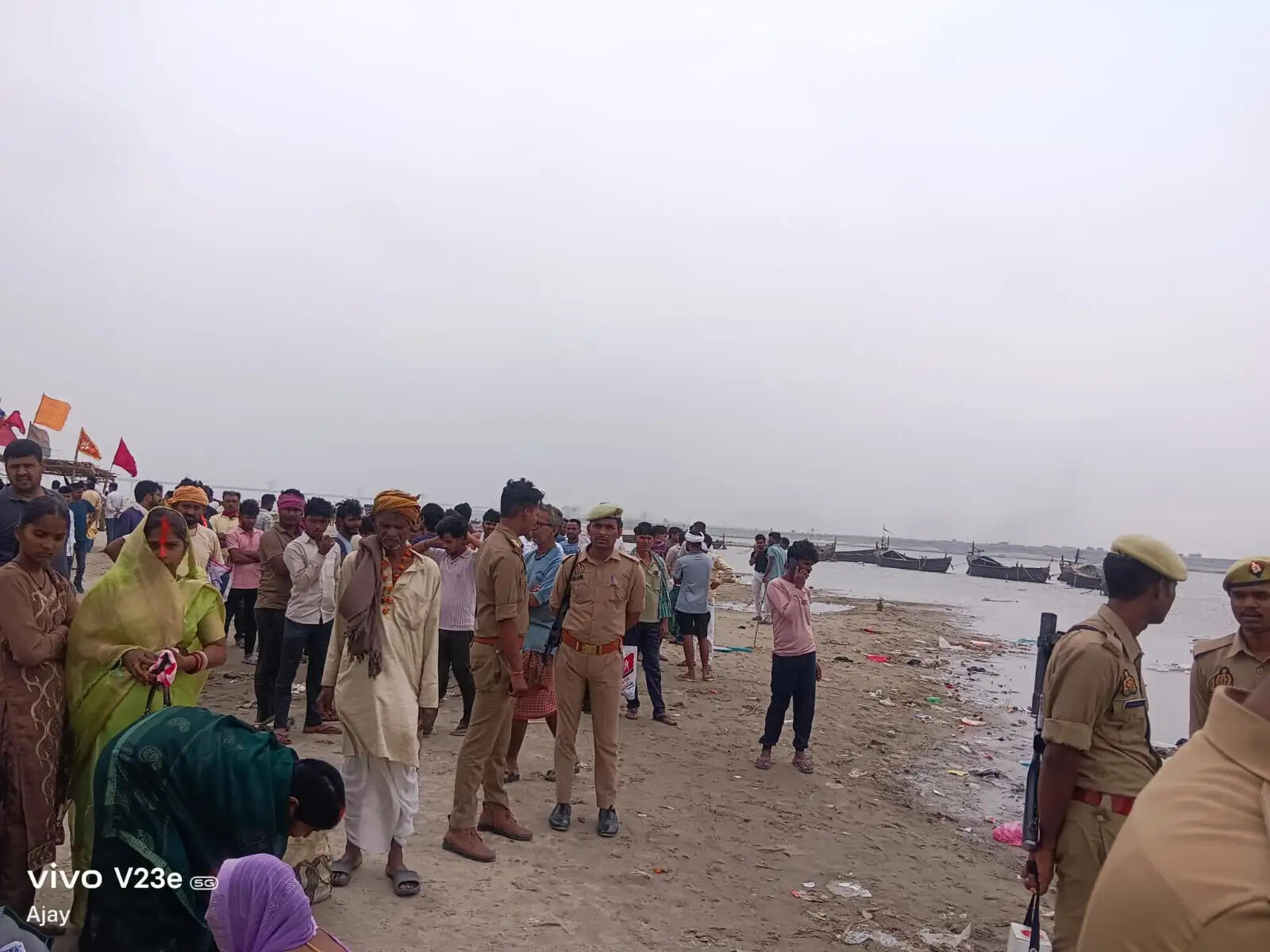 बलिया : मुंडन संस्कार में शामिल होने आए चार बच्चे गंगा नदी में डूबे, तीन के माैत, एक की तलाश जारी