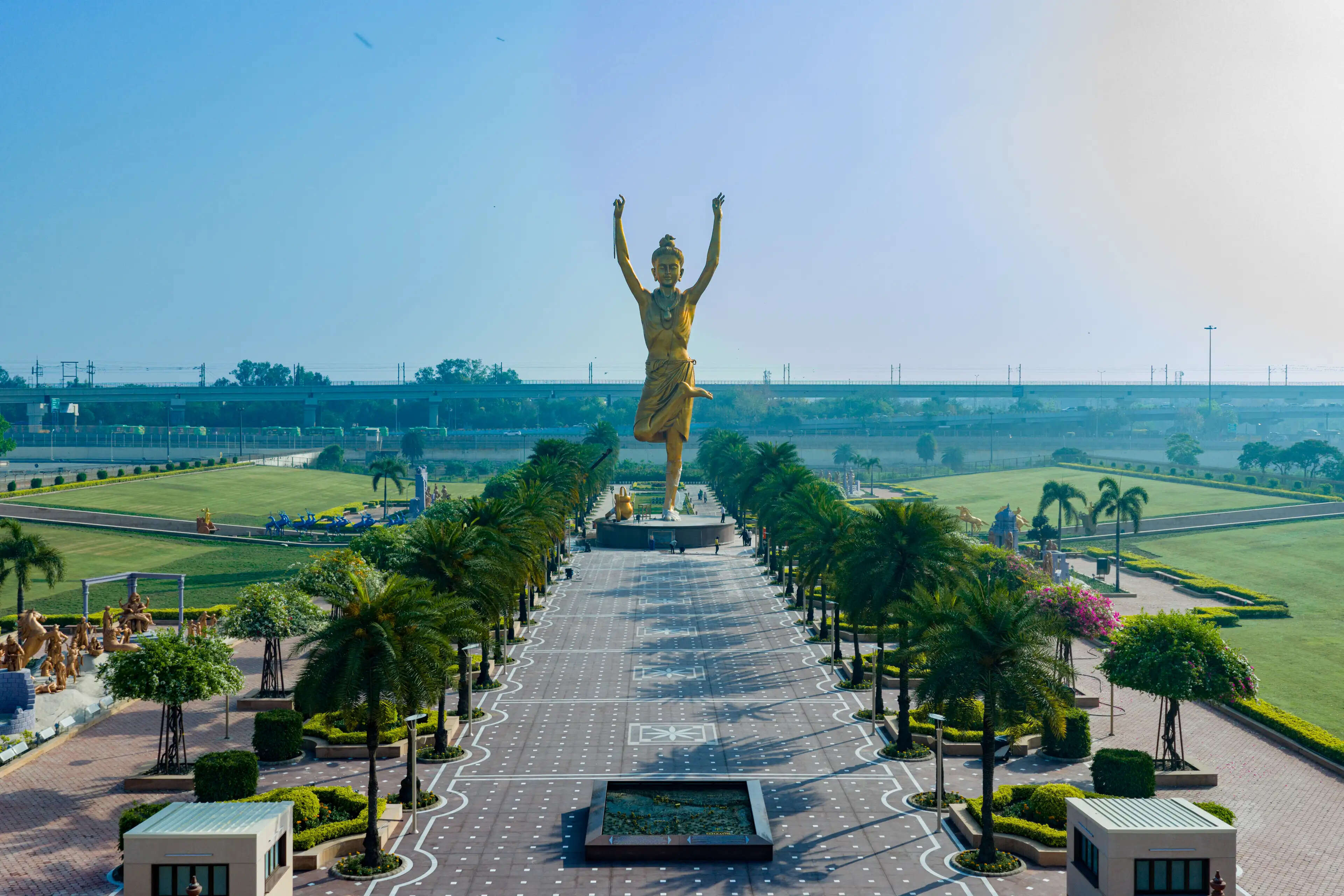 दिल्ली के अक्षरधाम में 108 फीट ऊंची श्री नीलकंठ वर्णी प्रतिमा की प्राण-प्रतिष्ठा कल