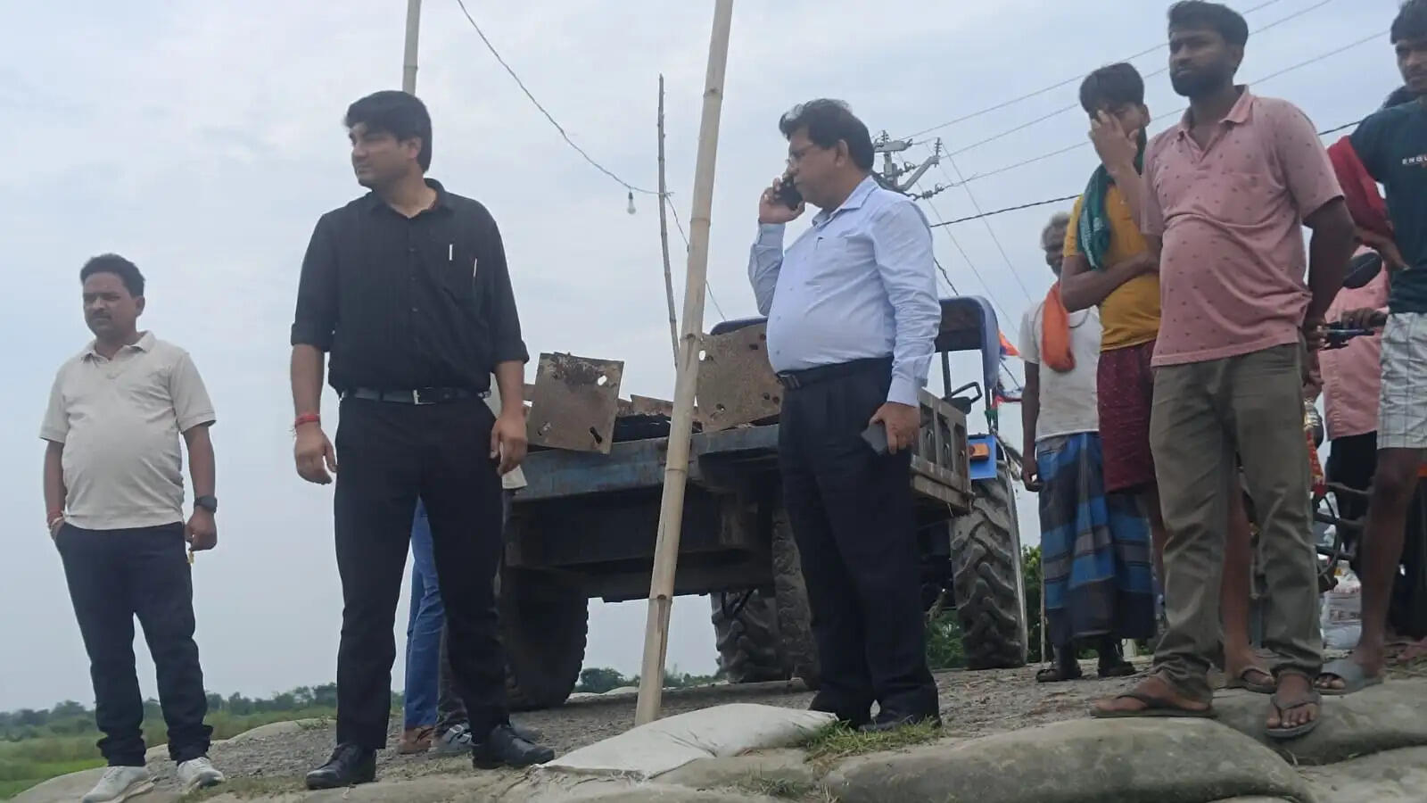बाढ़ सुरक्षा को लेकर स्पर संख्या 62.95 और 64.95 का निरीक्षण