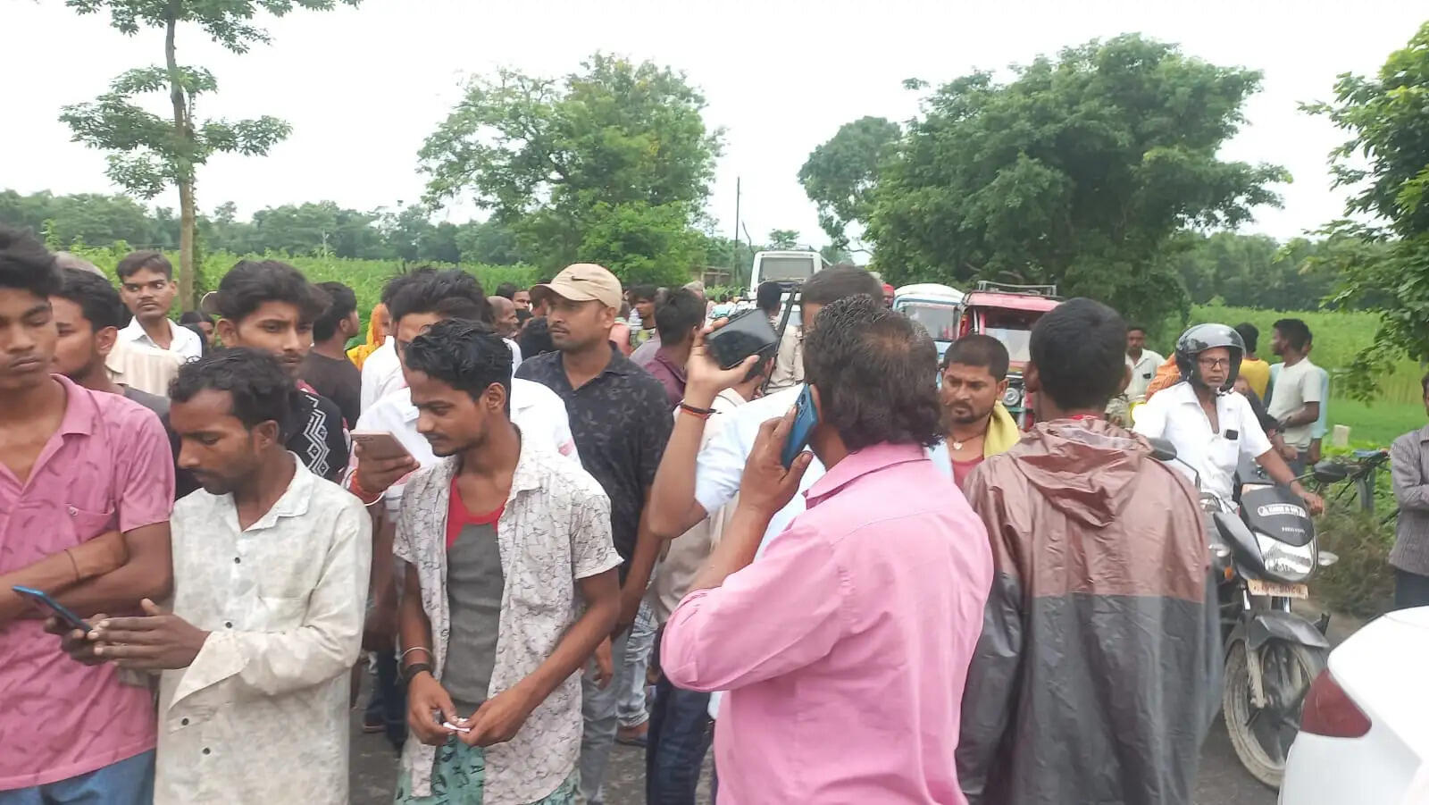 सुपौल -पिपरा पथ पर बस-बाइक की टक्कर में बाइक सवार एक युवक की मौत, दो घायल