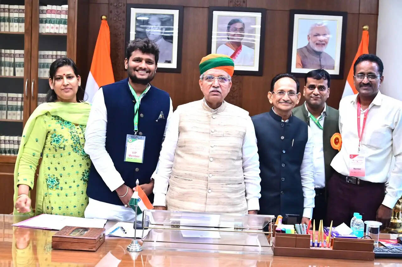 अंतरराष्ट्रीय वैश्य महासम्मेलन द्वारा समाजहित में किए जा रहे कार्यों की सराहना, केंद्रीय&nbsp;मंत्री&nbsp;ने&nbsp;की सार्थक चर्चा