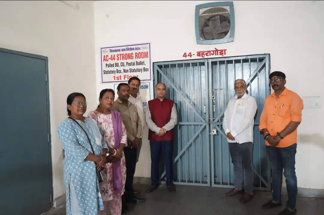 ईवीएम वेयरहाउस का उपायुक्त ने किया निरीक्षण, सुरक्षा मानकों के पालन का निर्देश