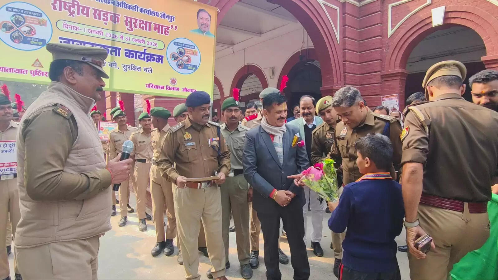 राष्ट्रीय सड़क सुरक्षा माह शुरू, जिलाधिकारी और पुलिस अधीक्षक ने दिलाई शपथ