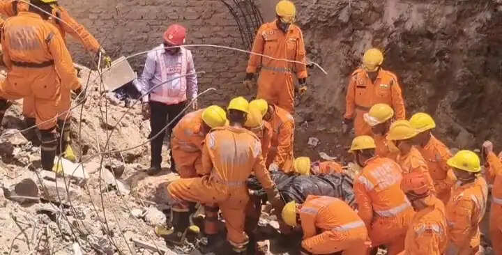 (अपडेट) अनूपपुर लॉज हादसा- तीसरा शव महिला का मिला, अब भी लोगों के दबे होने की आशंका